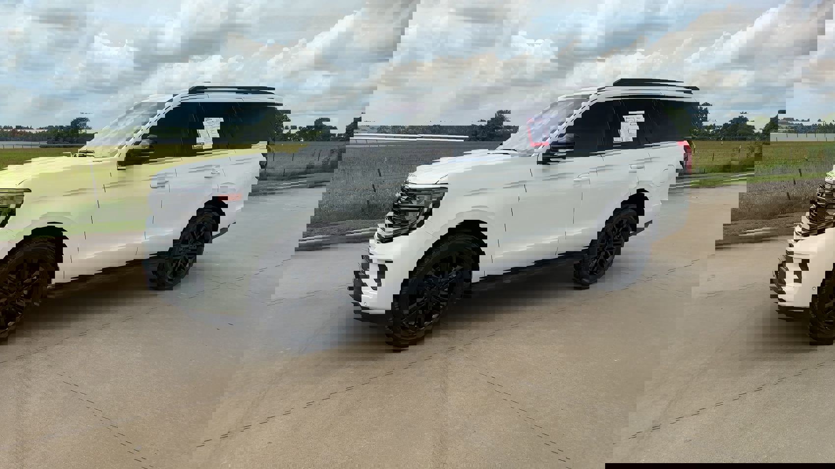 2025 Ford Expedition photo 4