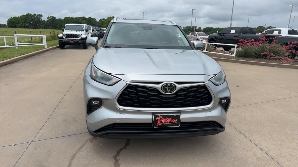 Used 2023 Toyota Highlander XLE XLE FWD