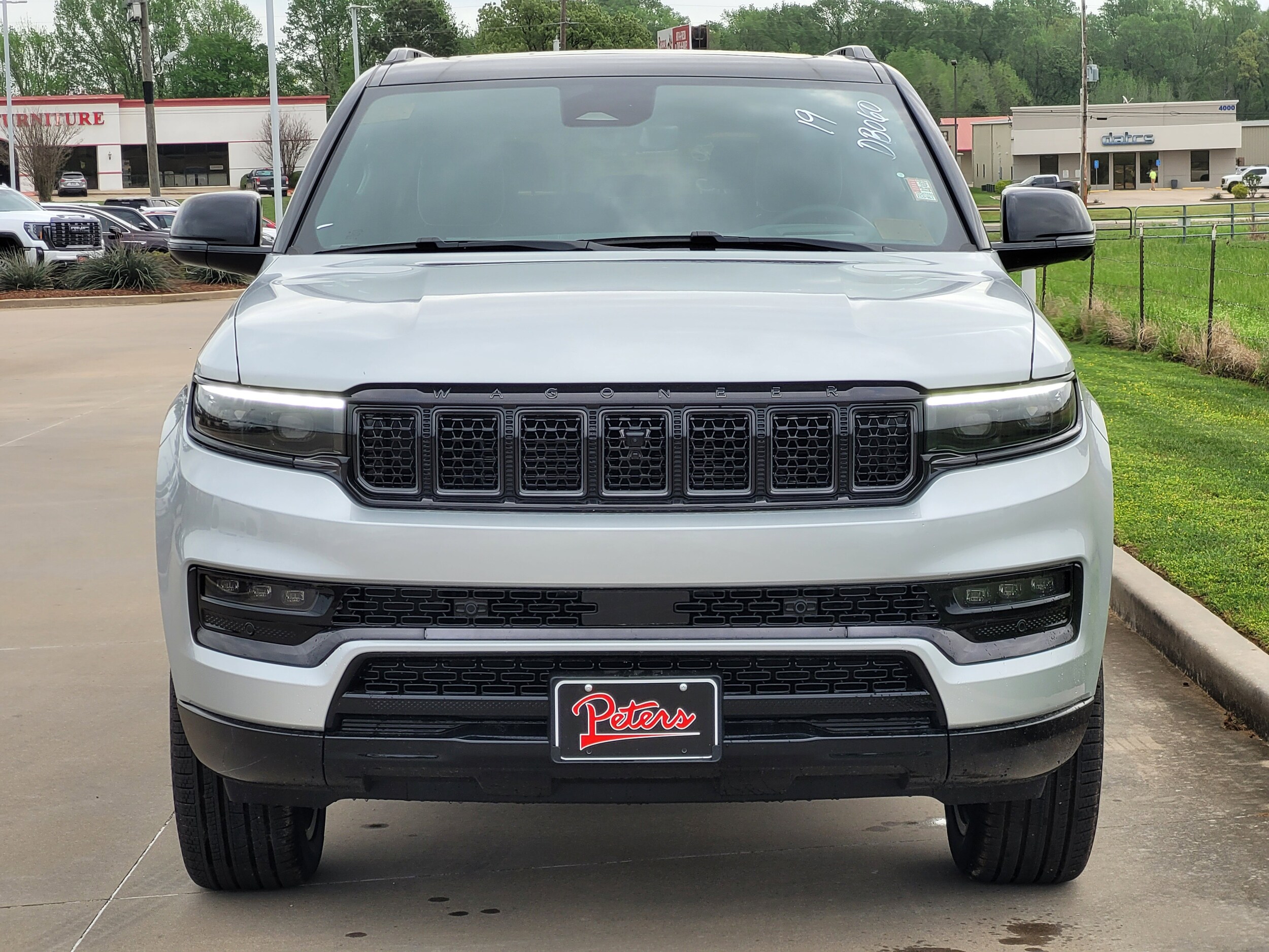 2025 Jeep Grand Wagoneer II photo 2