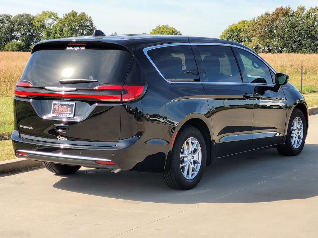 New 2025 Chrysler Pacifica Select Passenger Van