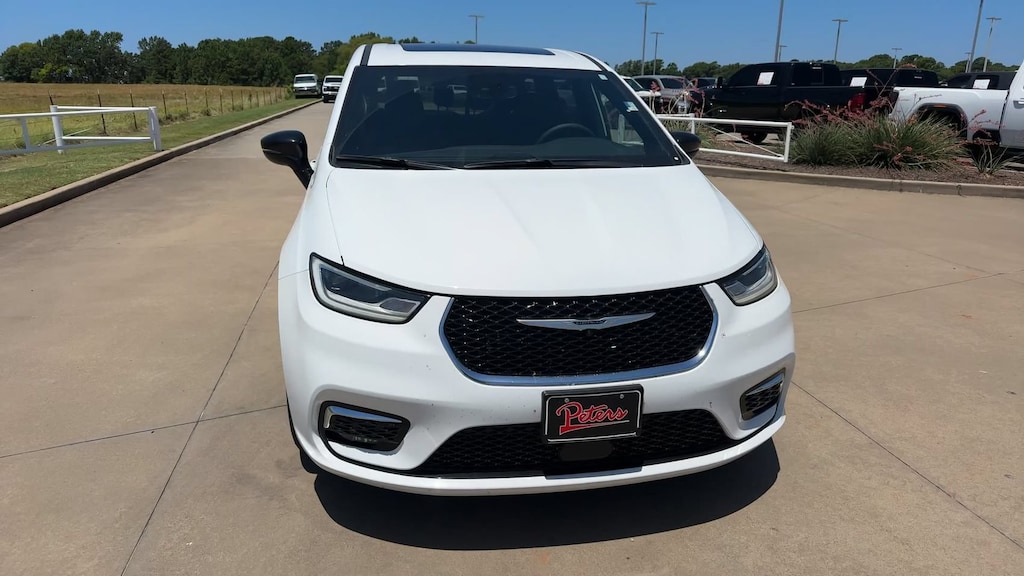 Used 2026 Chrysler Pacifica Limited Limited FWD