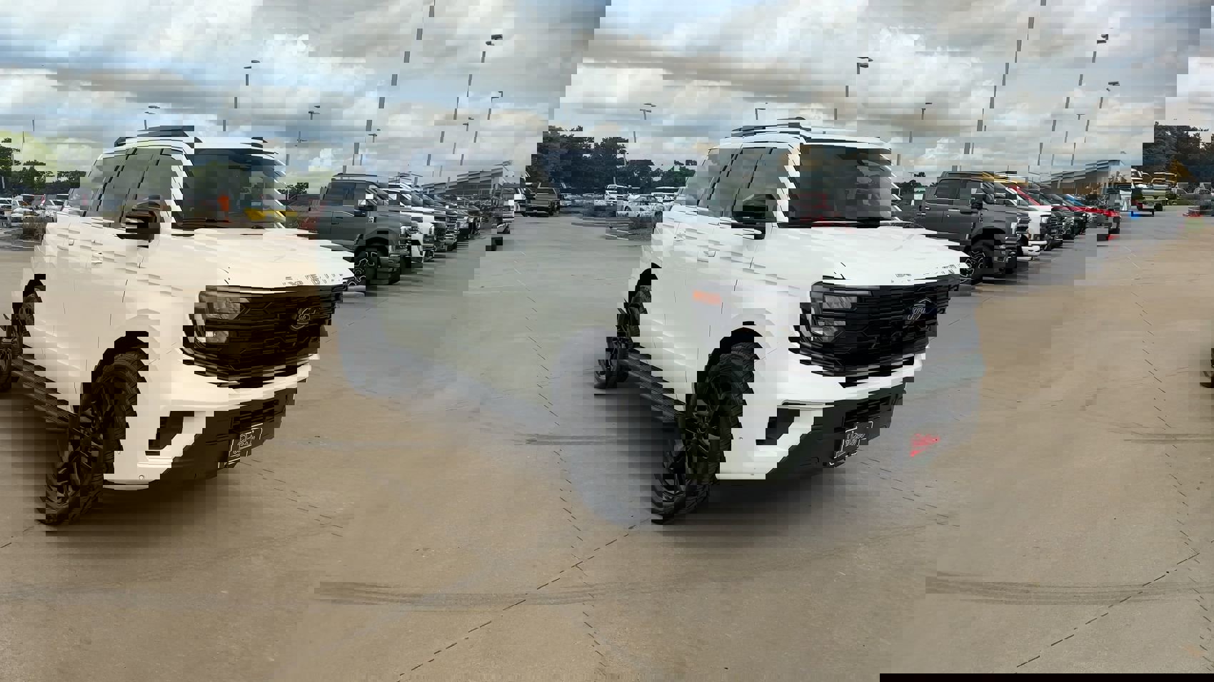 2025 Ford Expedition photo 2