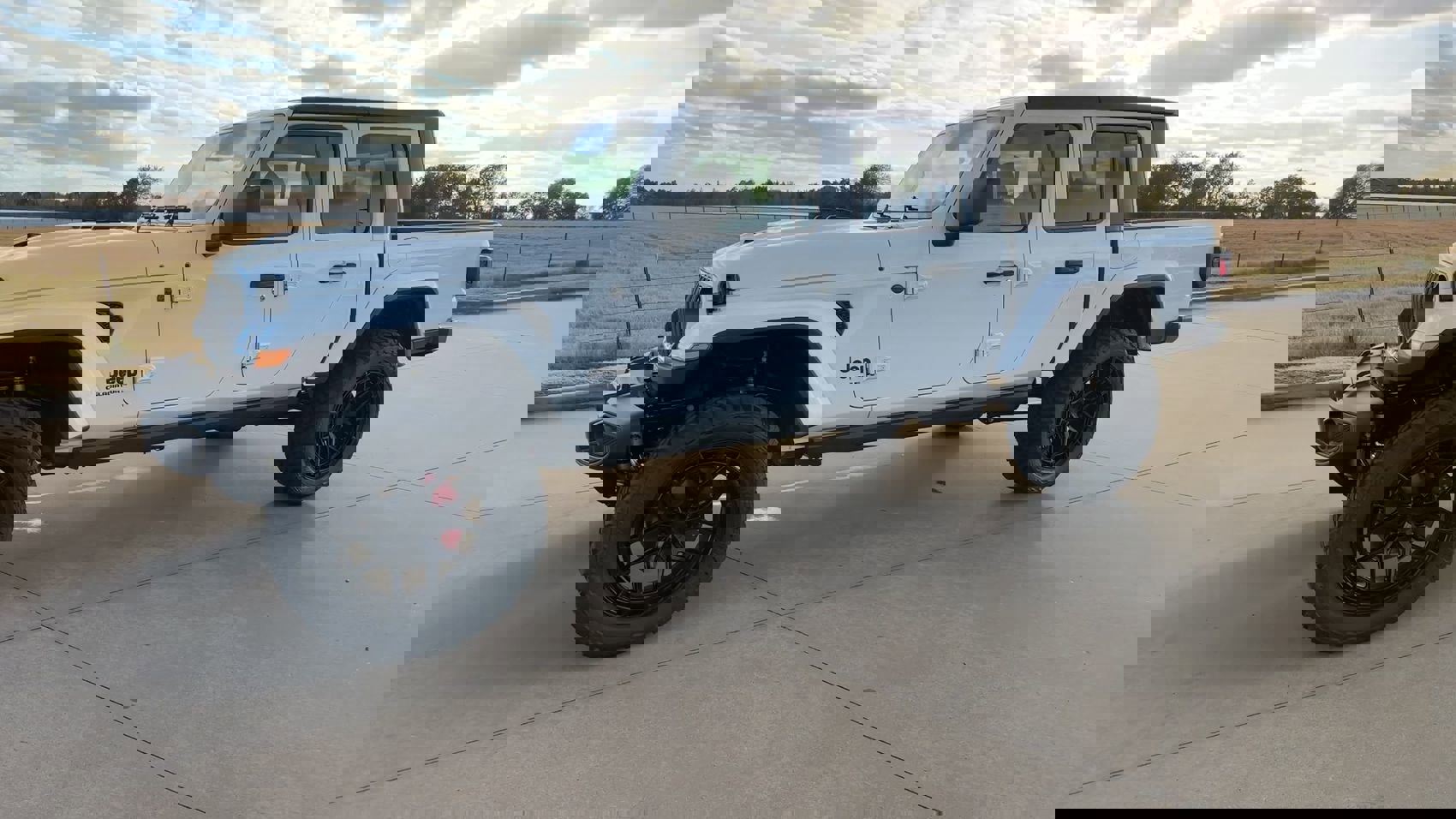 2025 Jeep Gladiator Sport S photo 4