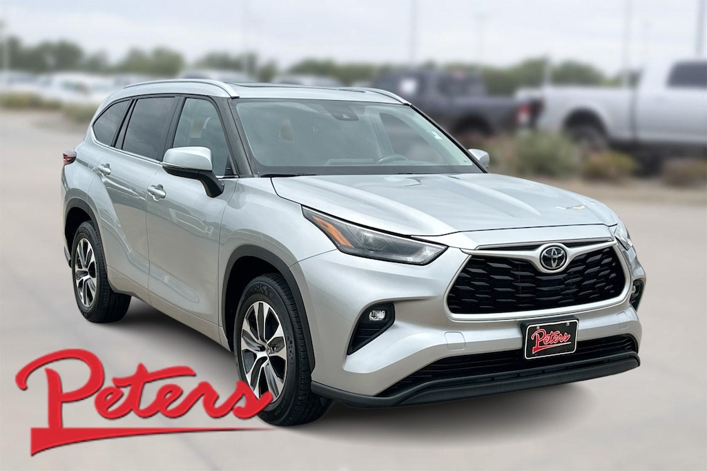 Used 2023 Toyota Highlander XLE XLE FWD