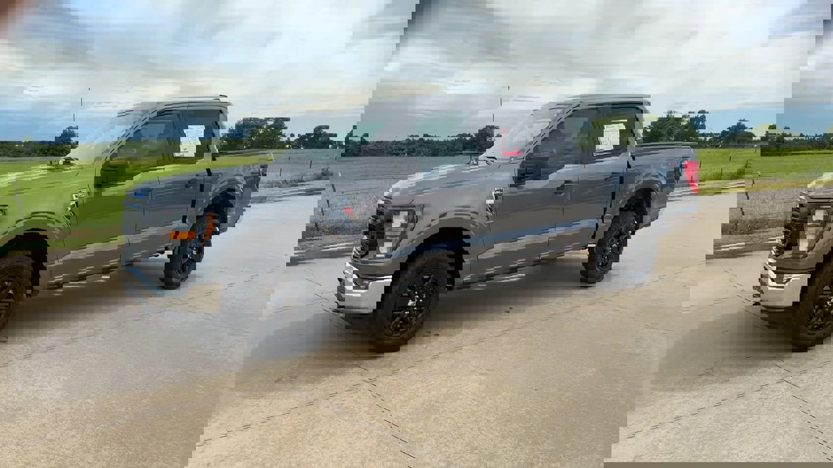 2023 Ford F-150 XLT photo 4