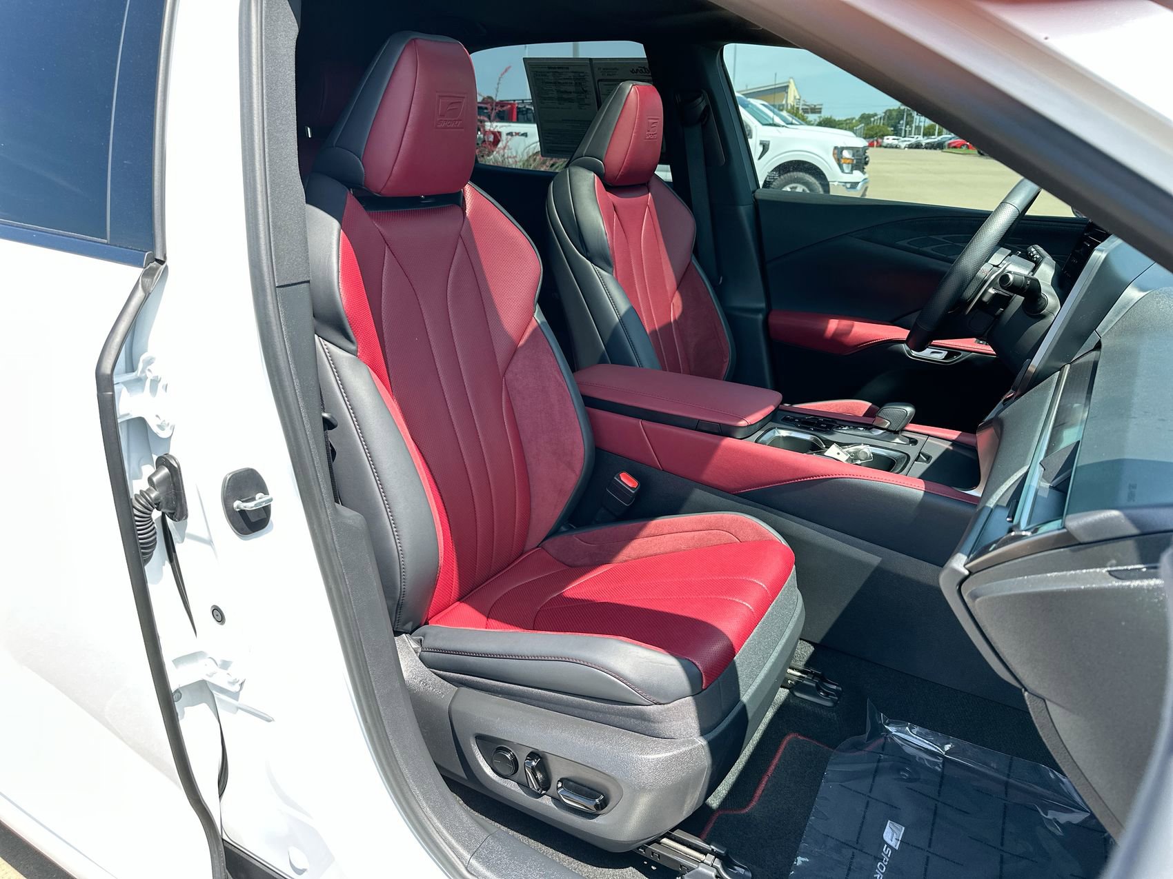 2024 Lexus RX Hybrid 500h - Photo 24