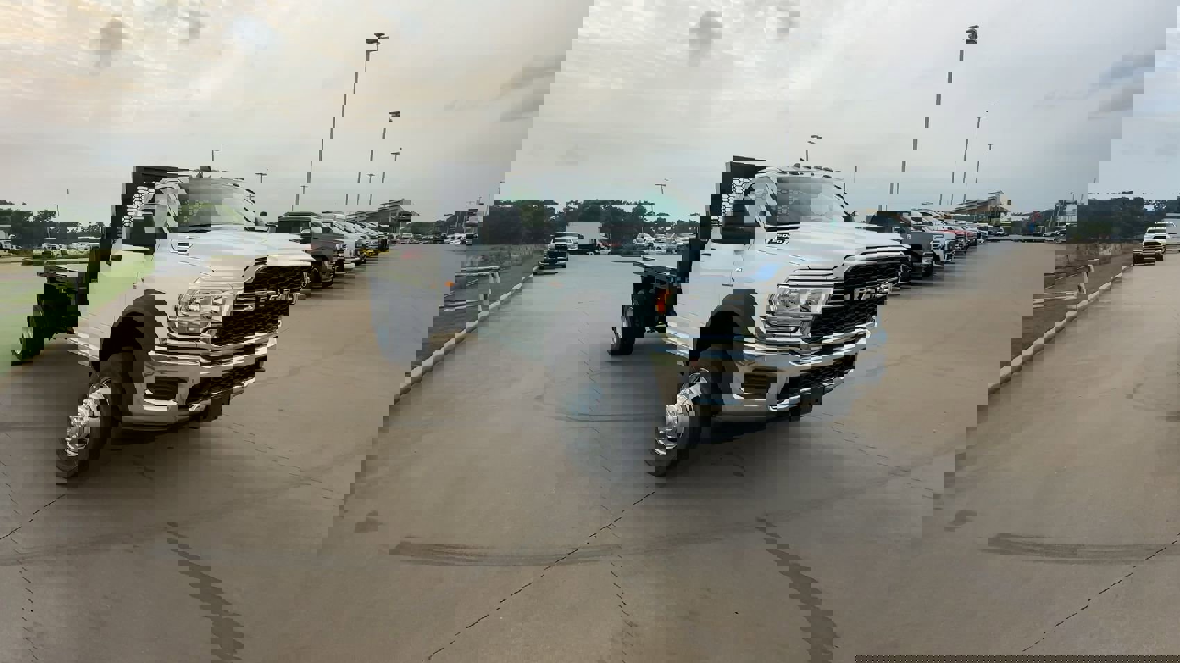 2024 Ram 5500 Tradesman SLT photo 2