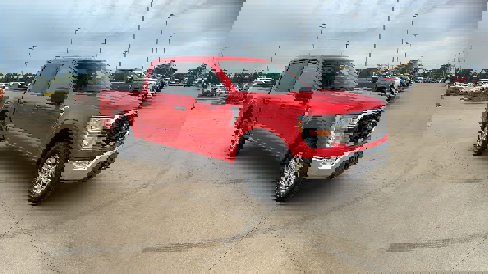 2022 Ford F-150 XLT photo 2