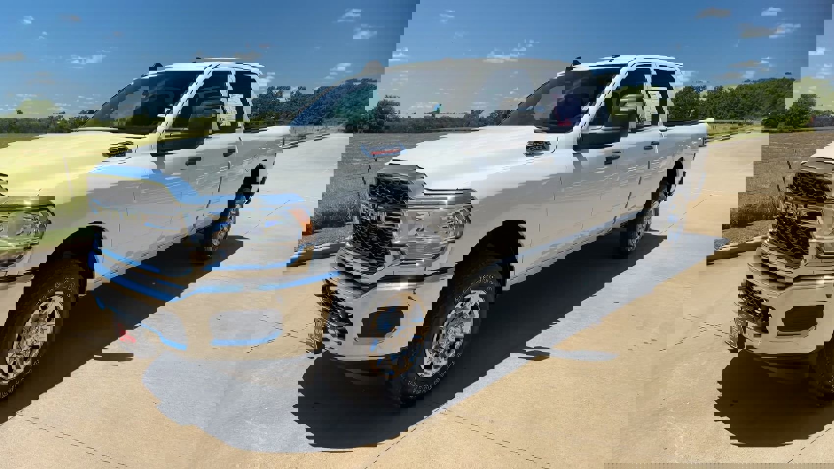 2023 Ram 2500 Tradesman photo 3