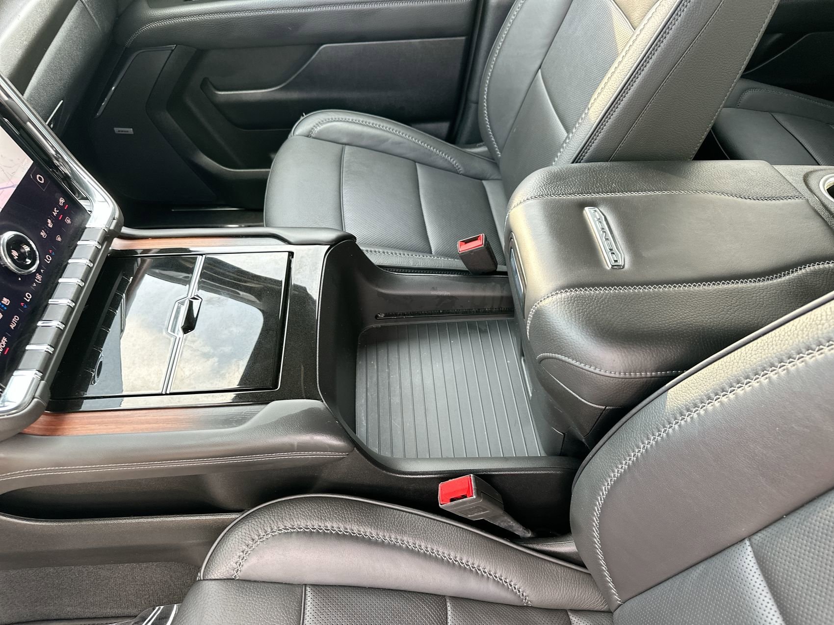 2025 GMC Yukon Denali - Photo 22
