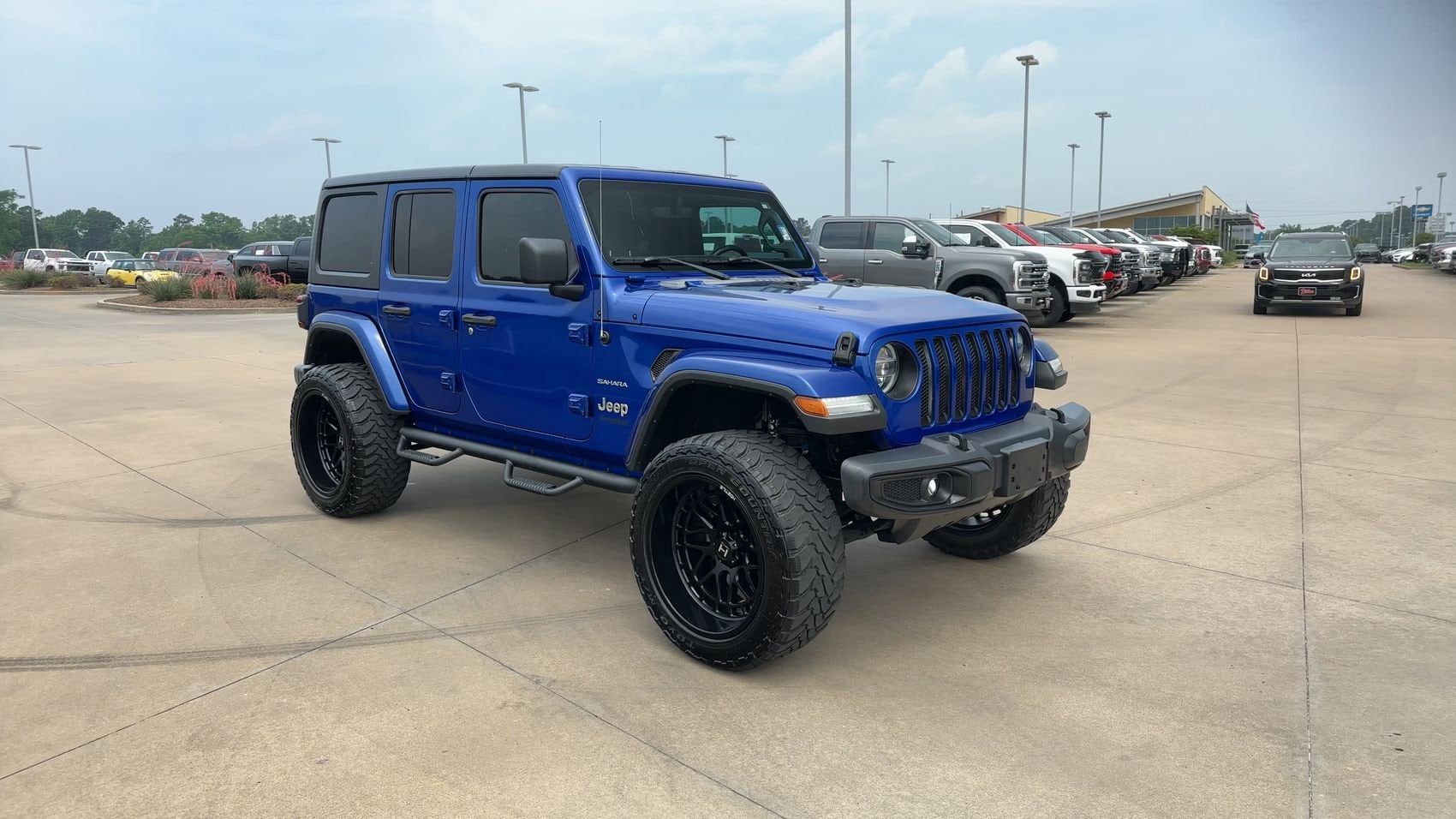 Used 2020 Jeep Wrangler Unlimited Sahara with VIN 1C4HJXEGXLW101322 for sale in Longview, TX