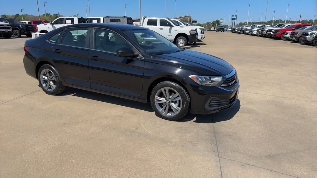 Used 2024 Volkswagen Jetta SE SE Auto
