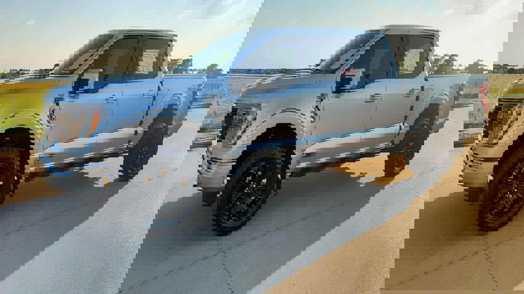 2023 Ford F-150 Platinum photo 3