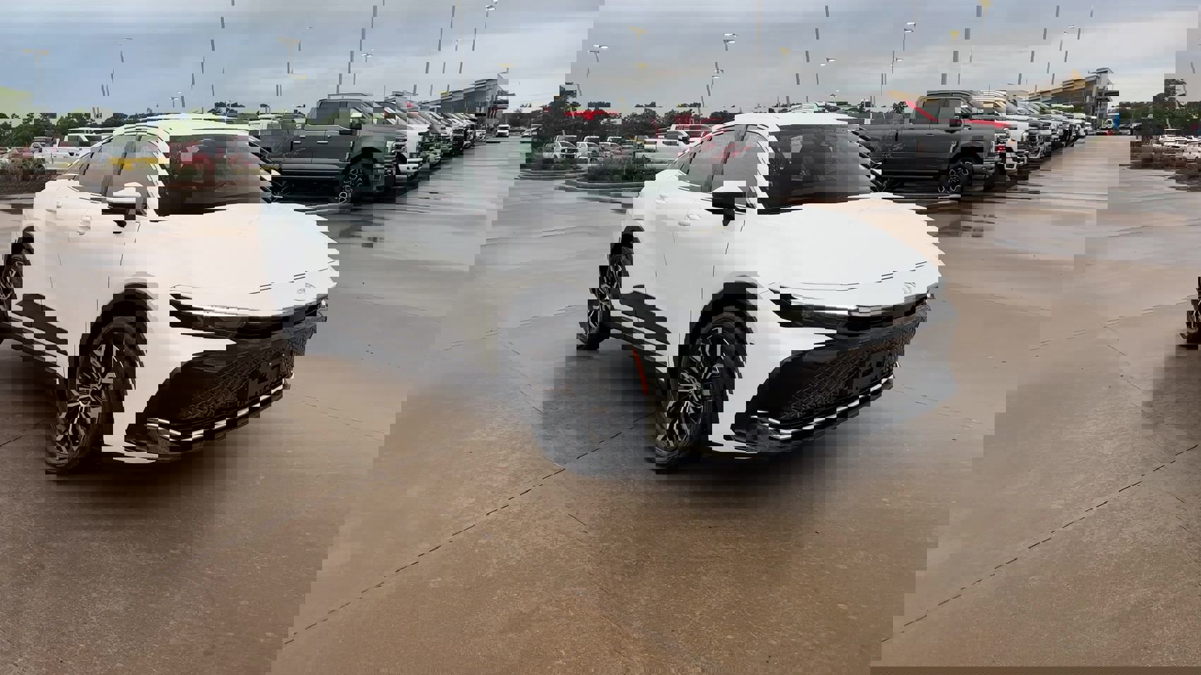 2023 Toyota Crown XLE photo 2