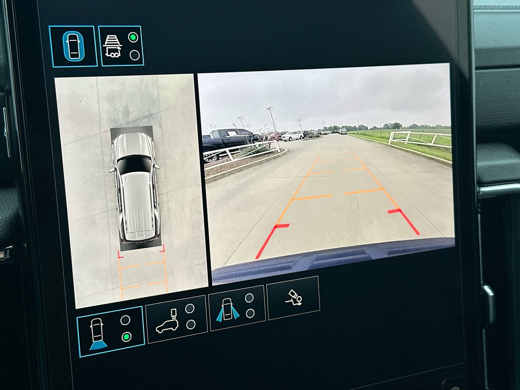2025 GMC Yukon Denali - Photo 17