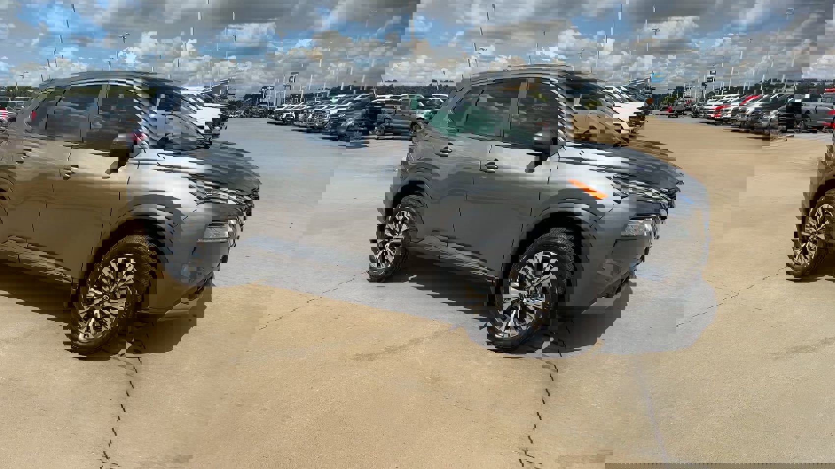 2022 Nissan Rogue AWD SV photo 2