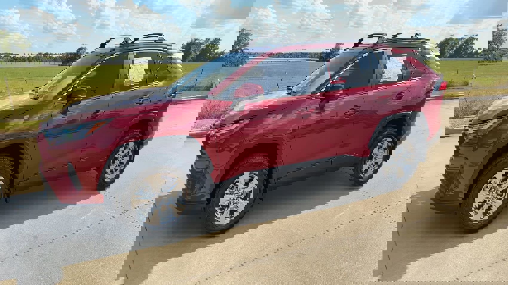 2025 Toyota RAV4 XLE photo 4
