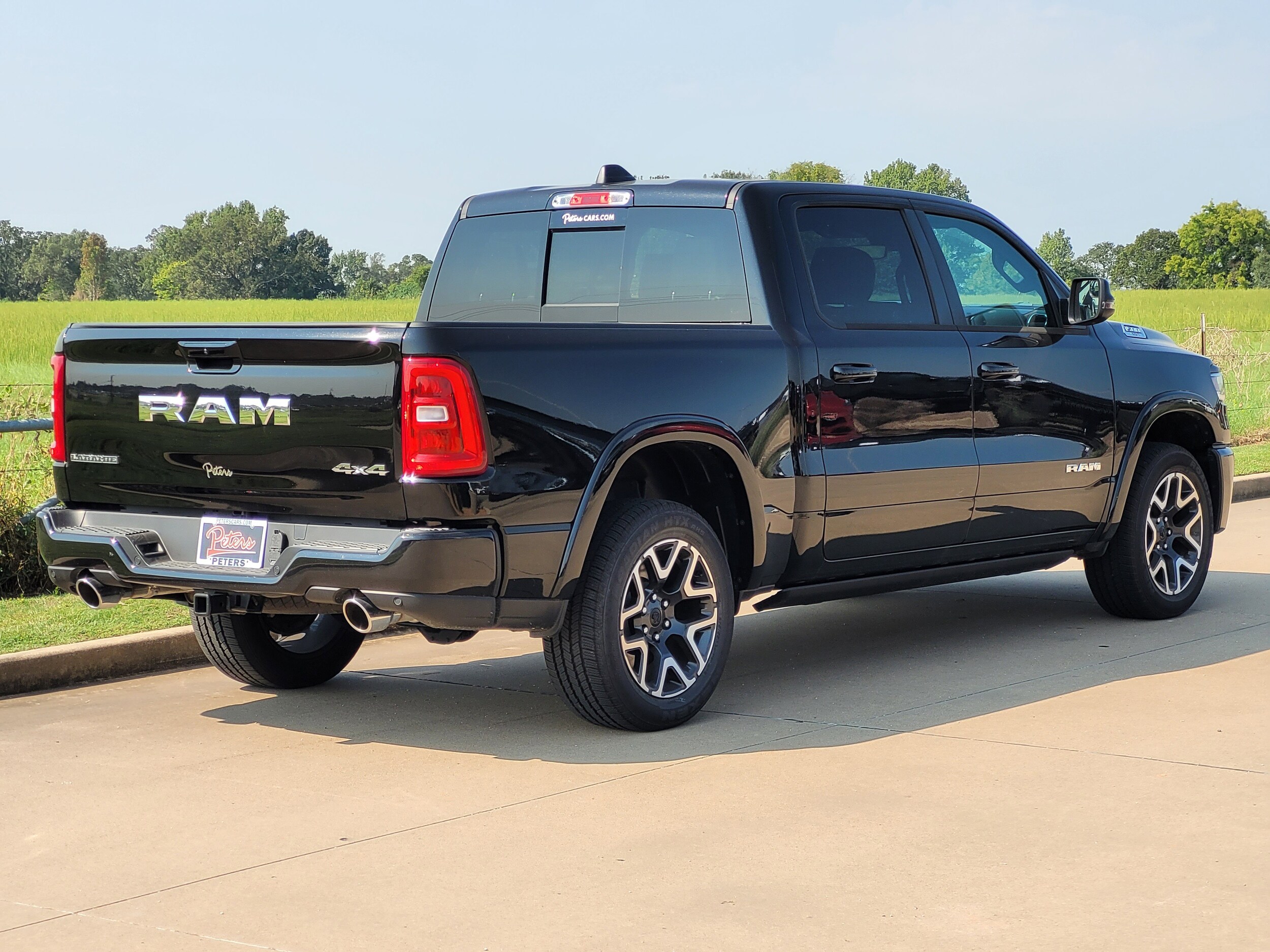 2025 Ram 1500 Laramie photo 3