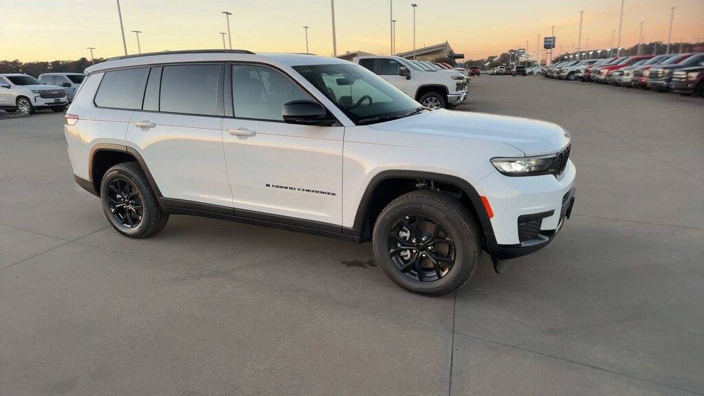 New 2025 Jeep Grand Cherokee L Laredo Sport Utility