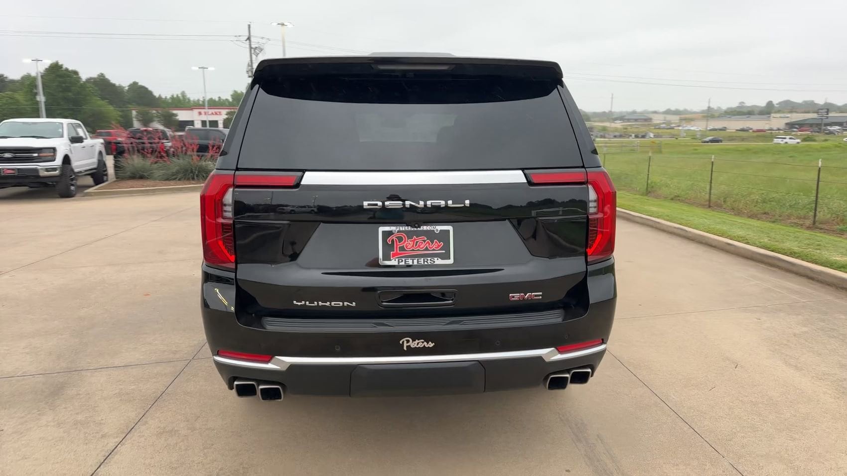 2025 GMC Yukon Denali - Photo 8