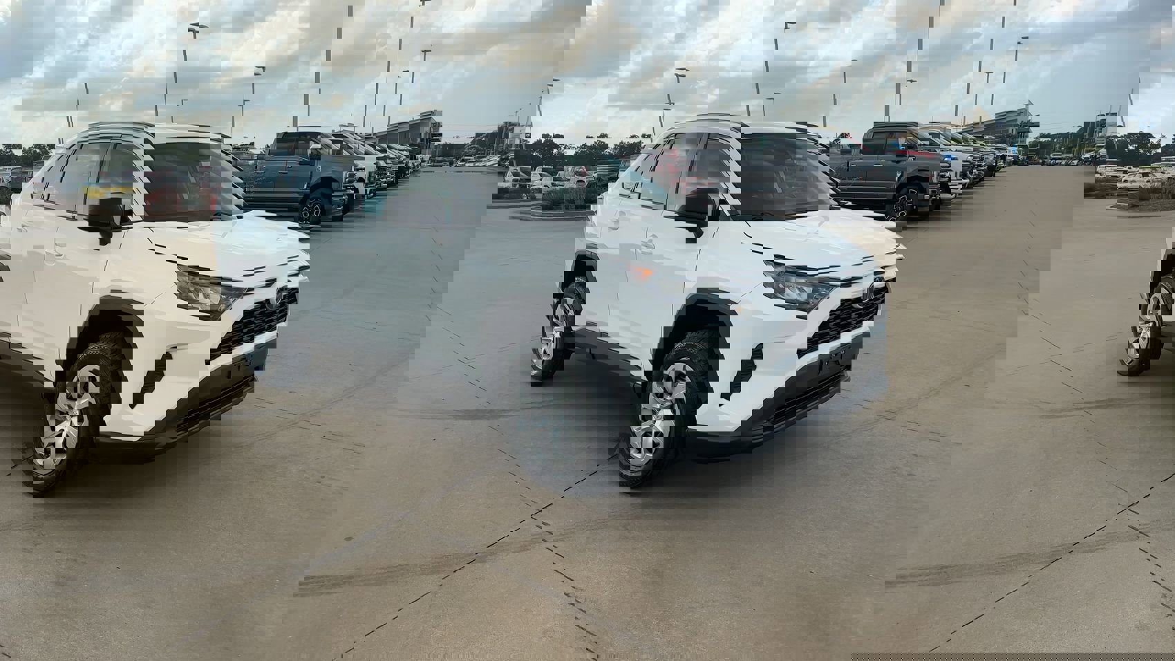 2021 Toyota RAV4 LE photo 2