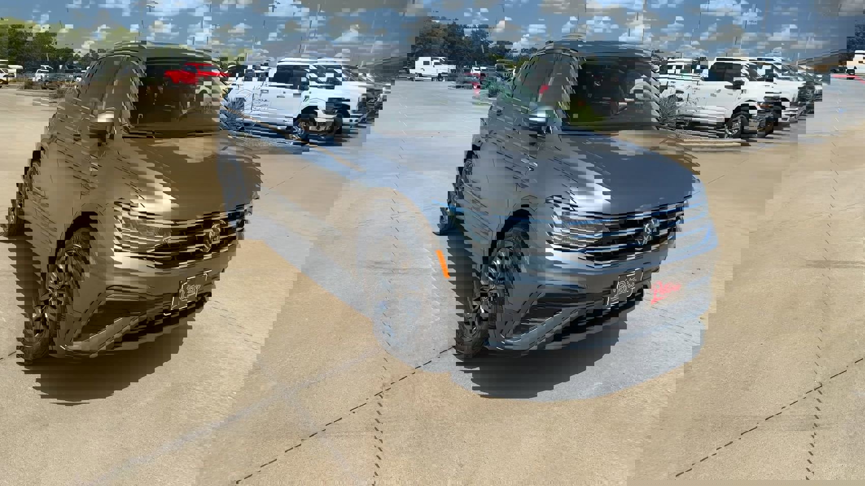 2023 Volkswagen Tiguan SE photo 3