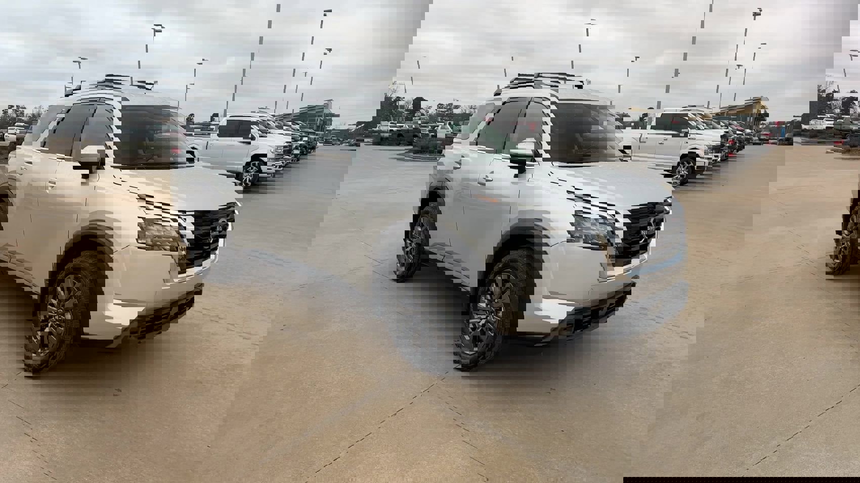 2024 Nissan Pathfinder SV photo 2