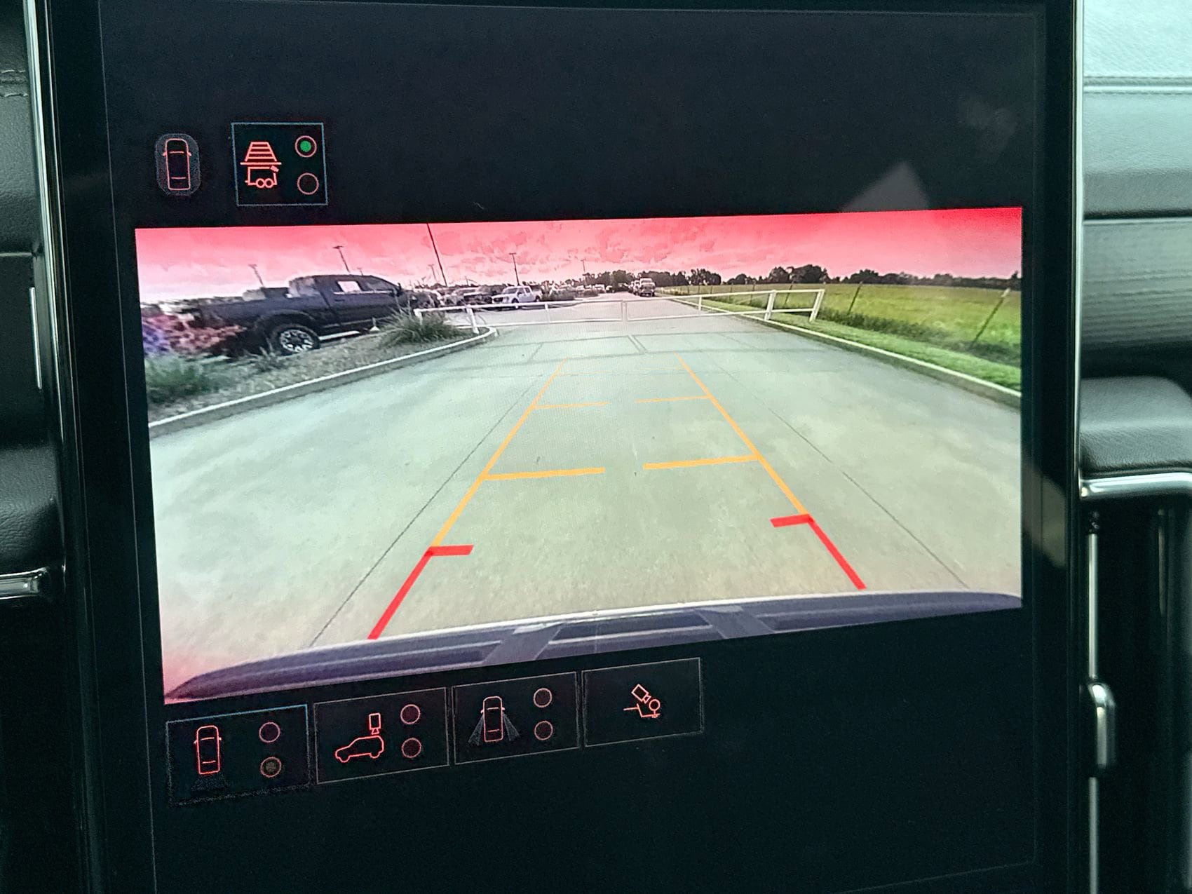 2025 GMC Yukon Denali - Photo 17