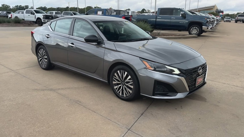 Used 2024 Nissan Altima 2.5 SV Sedan