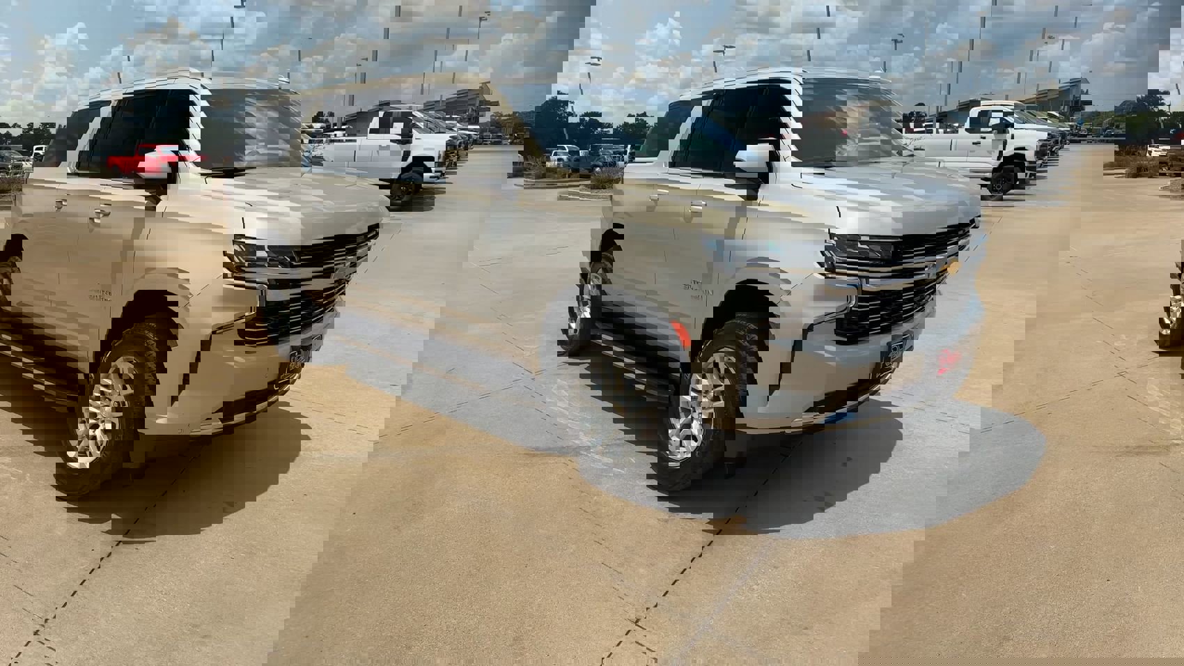 2023 Chevrolet Suburban LT photo 3