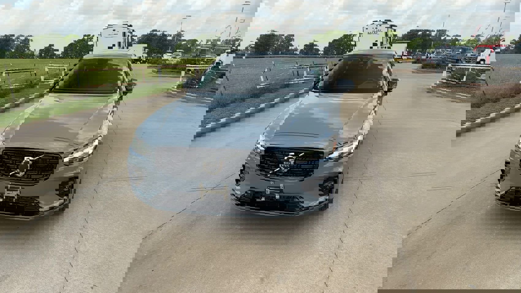2024 Volvo S60 B5 AWD Plus photo 3