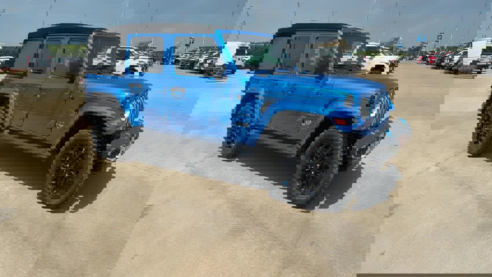 2023 Jeep Wrangler Sahara photo 2
