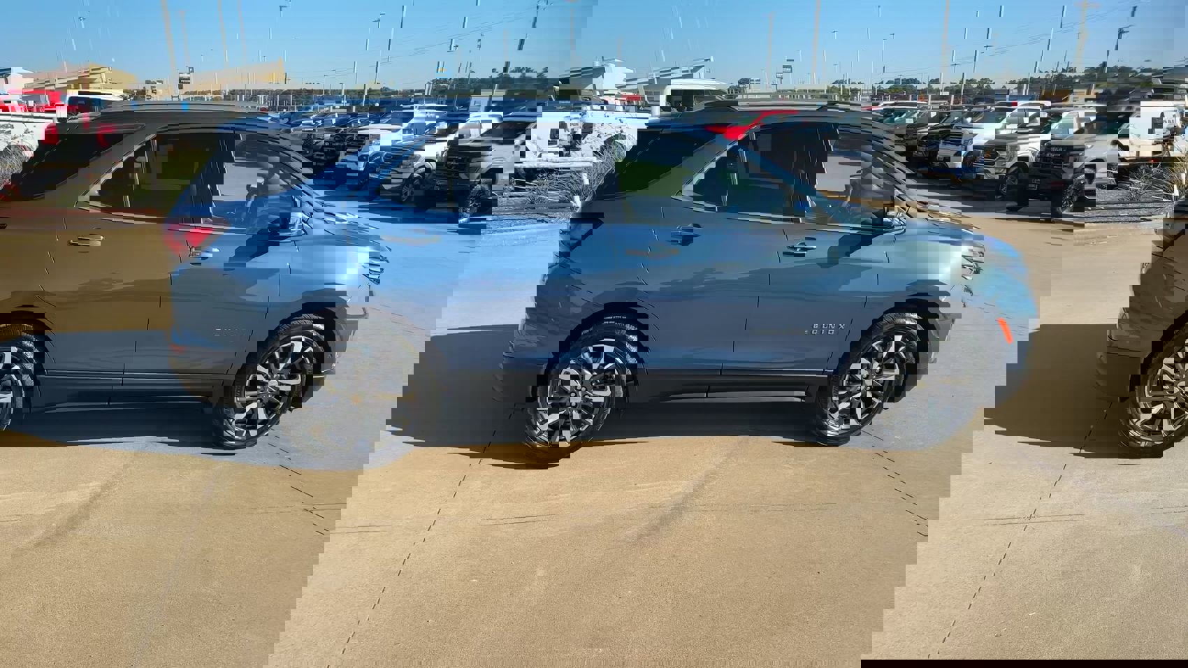 2024 Chevrolet Equinox Premier photo 2