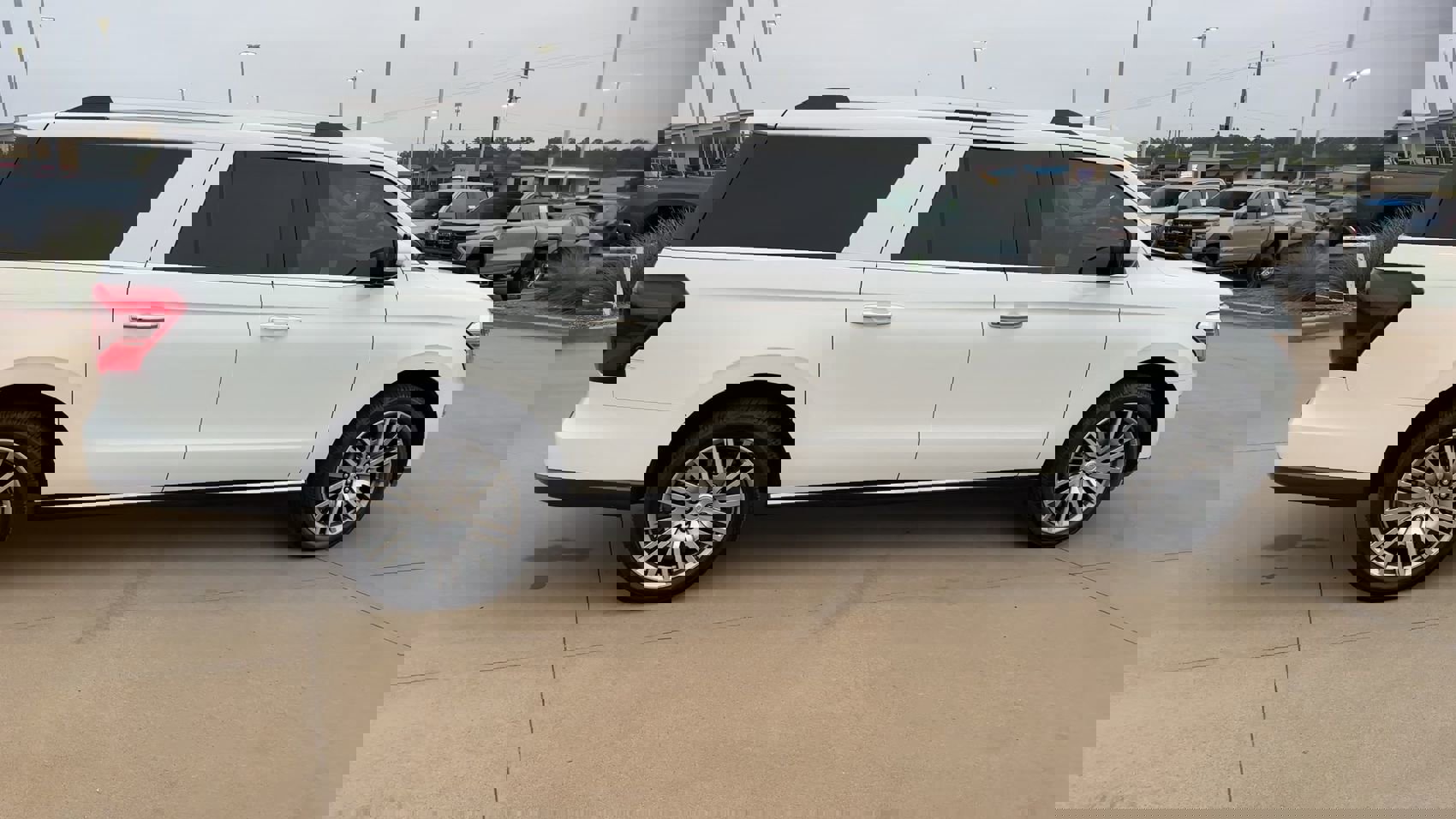 2022 Ford Expedition MAX Limited photo 2