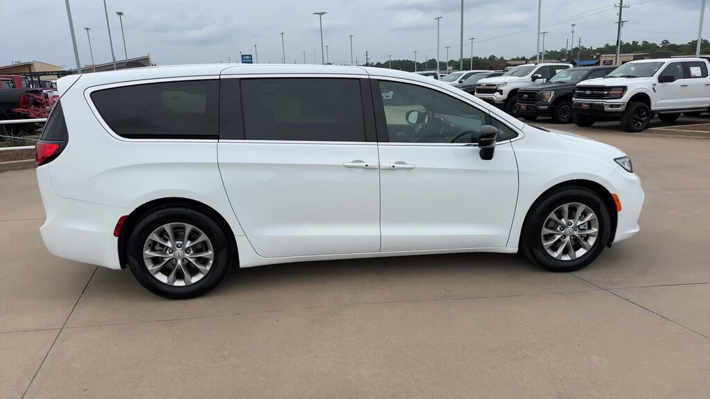 Used 2026 Chrysler Pacifica Limited Limited FWD