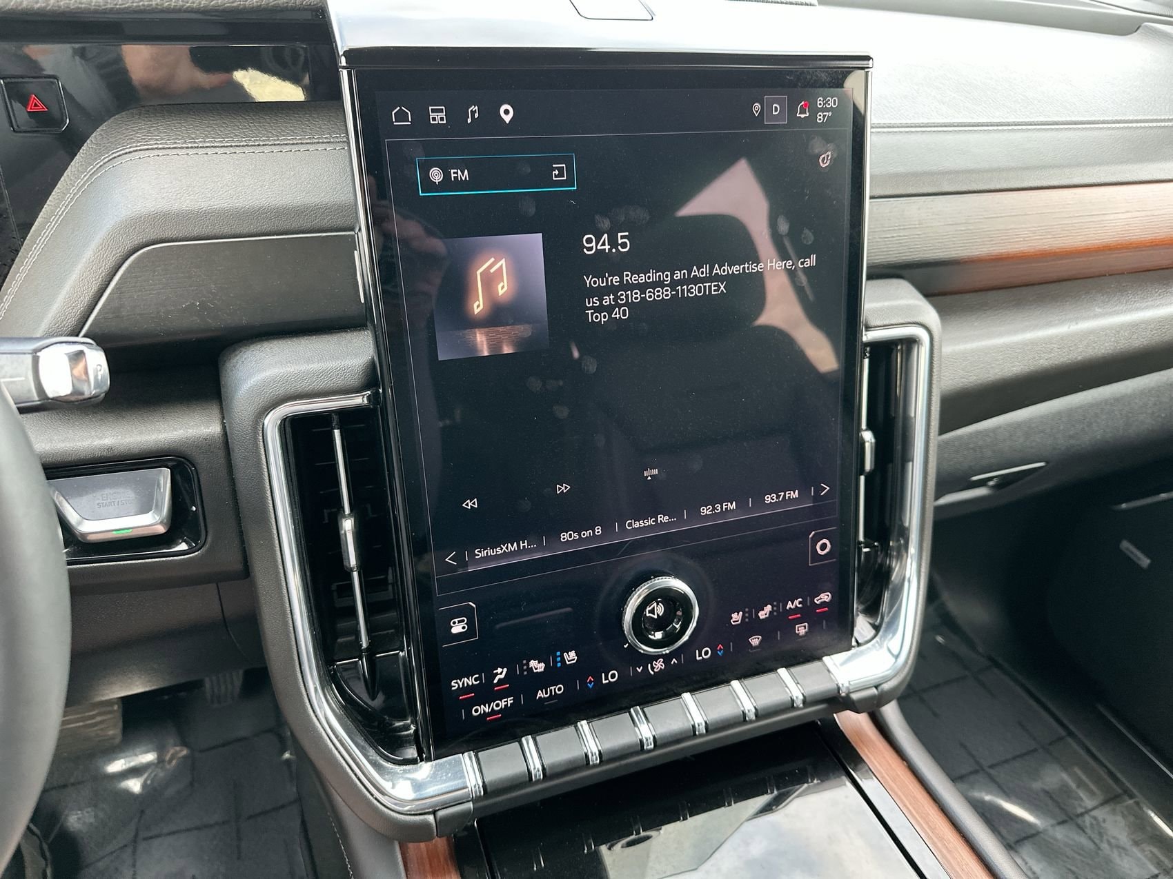 2025 GMC Yukon Denali - Photo 16