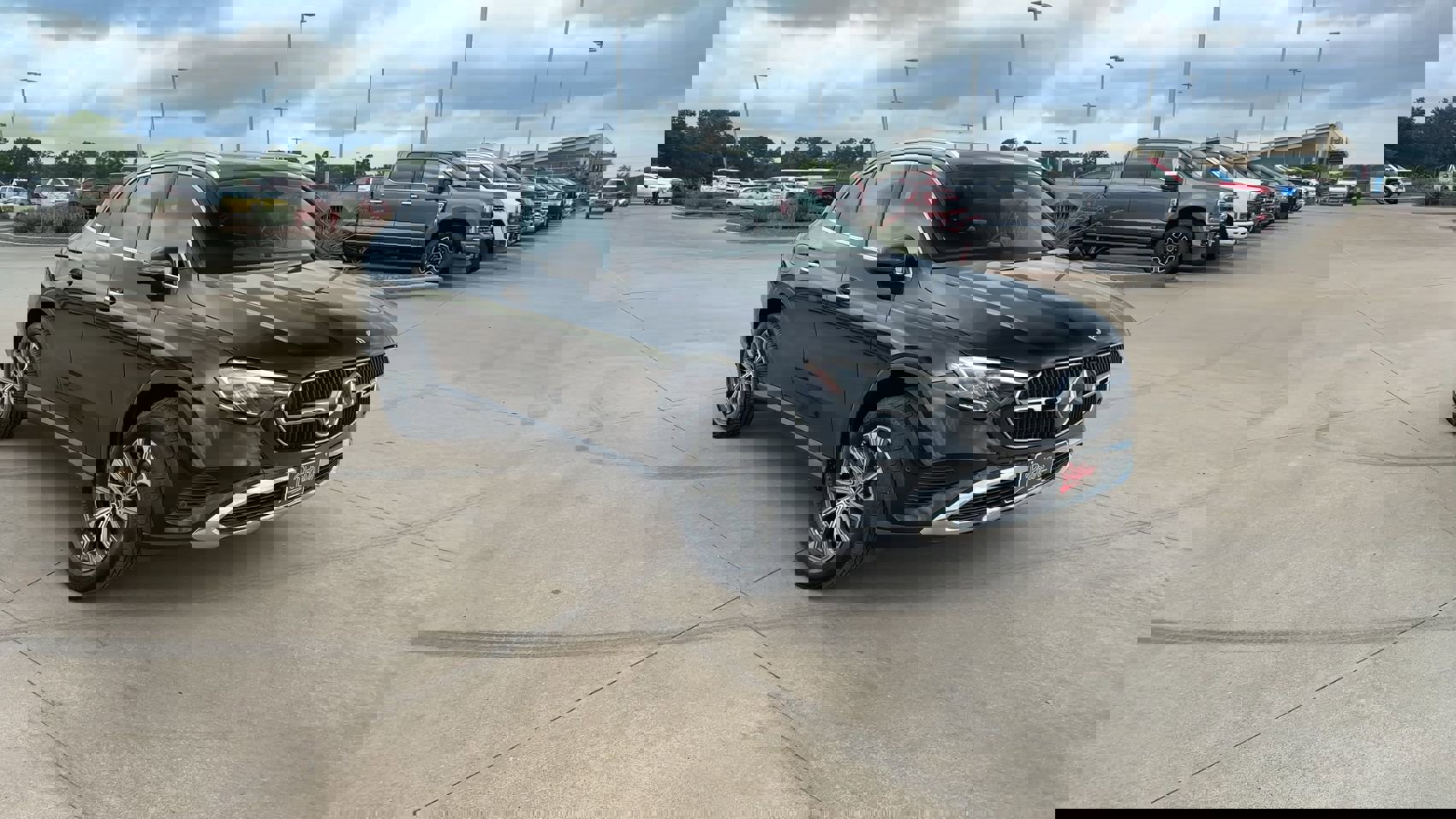 2024 Mercedes Benz GLC 300 photo 2
