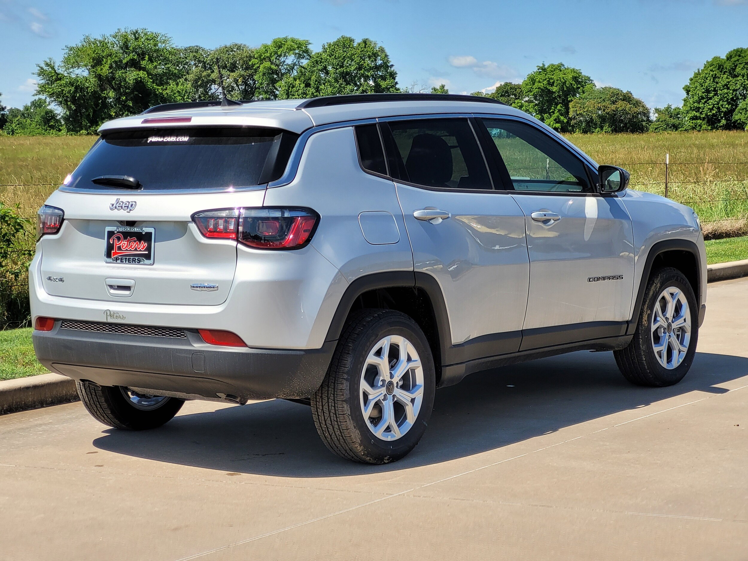 2025 Jeep Compass Latitude photo 3