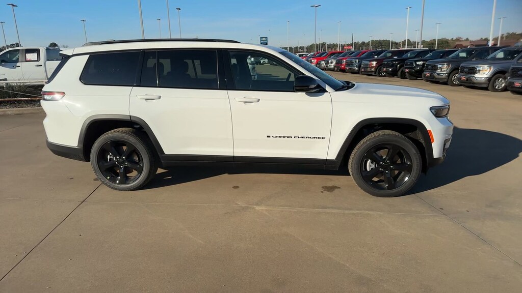 New 2025 Jeep Grand Cherokee L Laredo Sport Utility