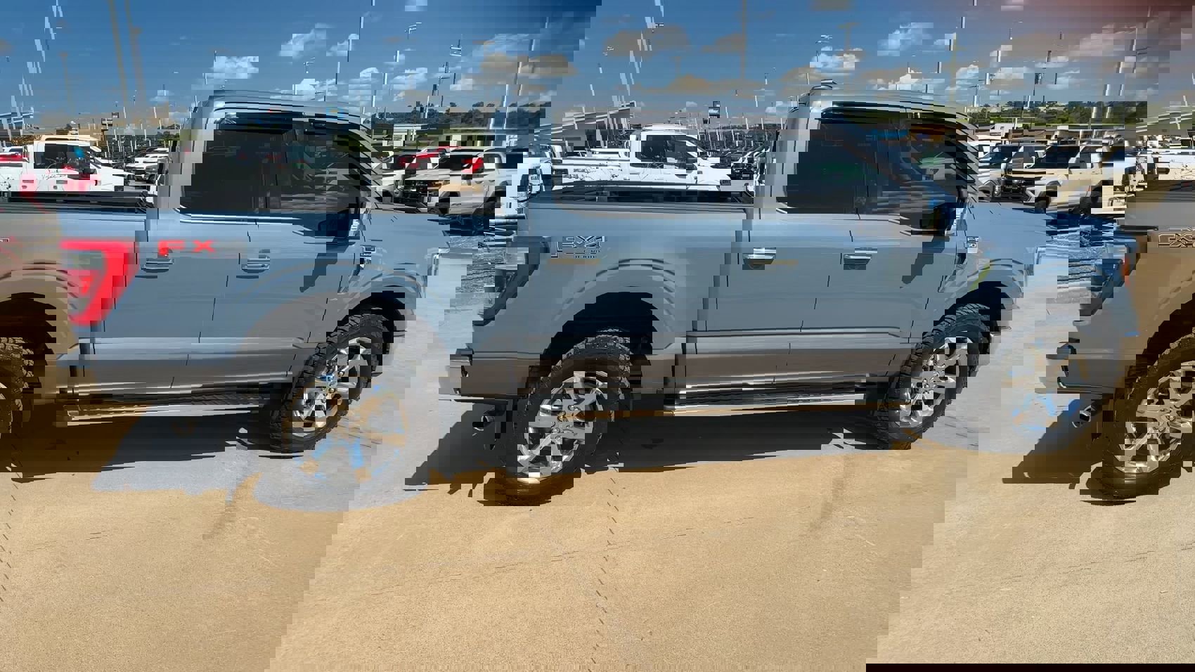 2023 Ford F-150 Lariat photo 2