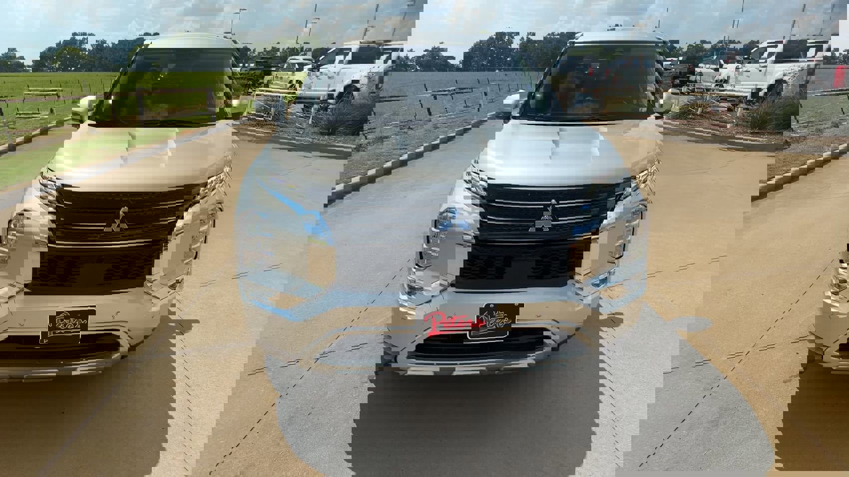 2024 Mitsubishi Outlander SE photo 3