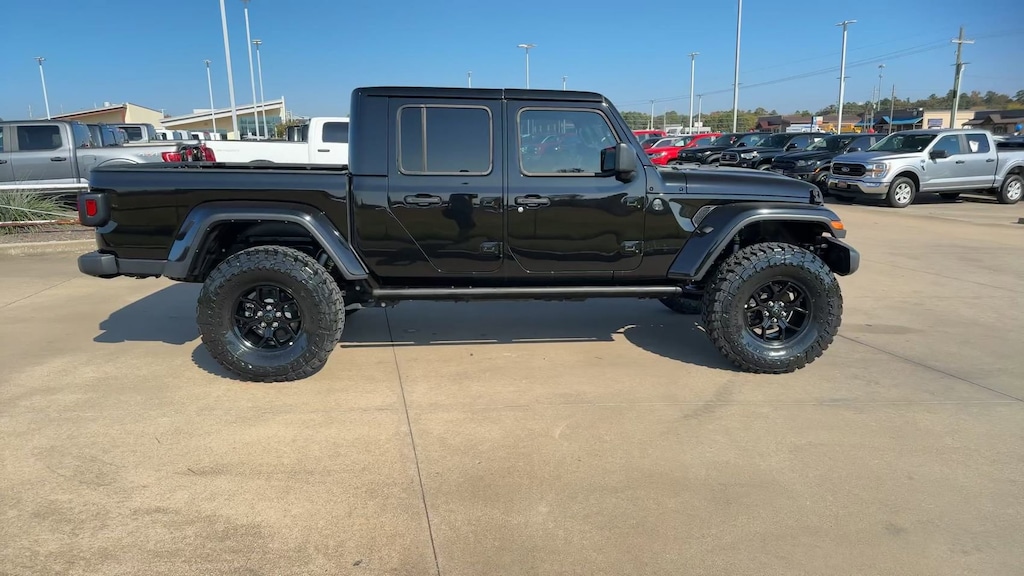 New 2024 Jeep Gladiator Sport Pickup