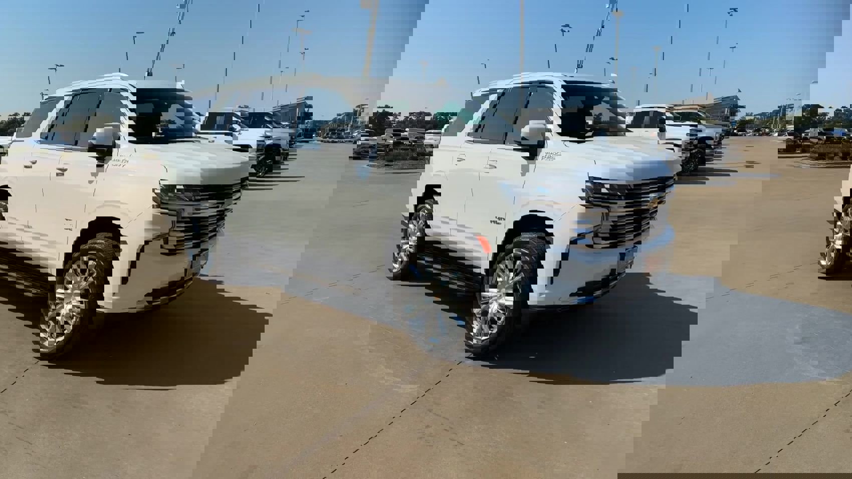 2022 Chevrolet Tahoe High Country photo 2