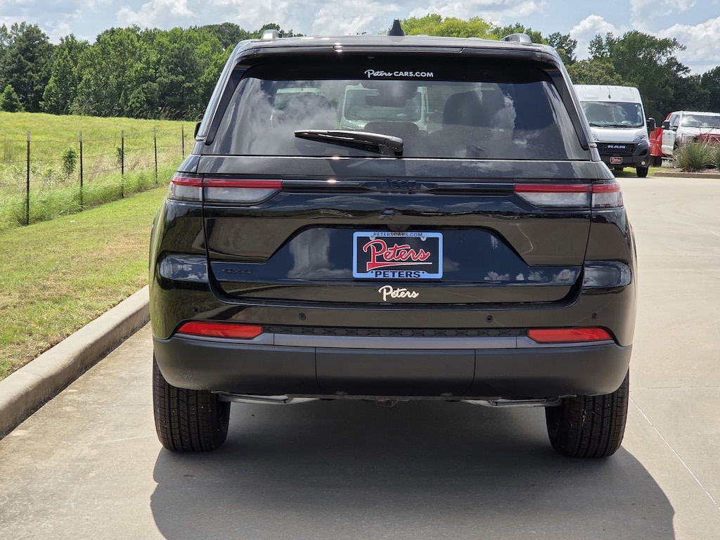 New 2026 Jeep Grand Cherokee Laredo Sport Utility