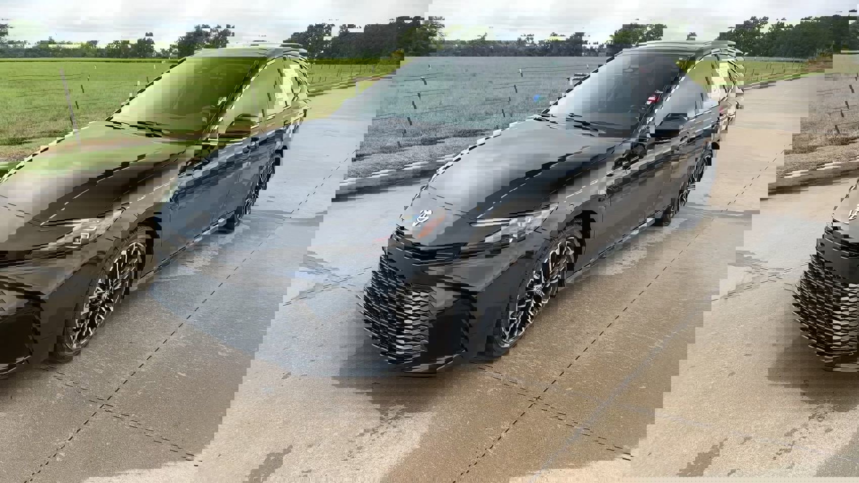 2025 Toyota Camry XLE SE photo 4