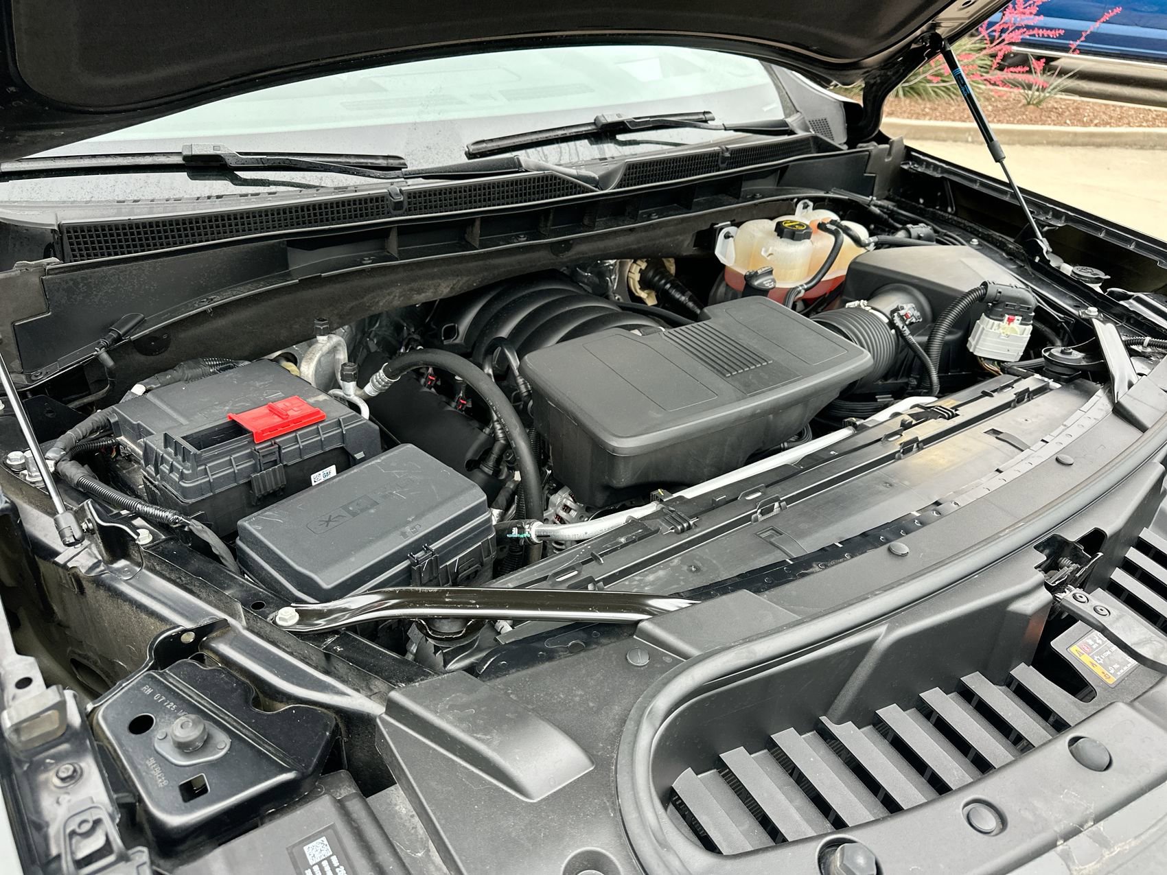 2025 GMC Yukon Denali - Photo 28