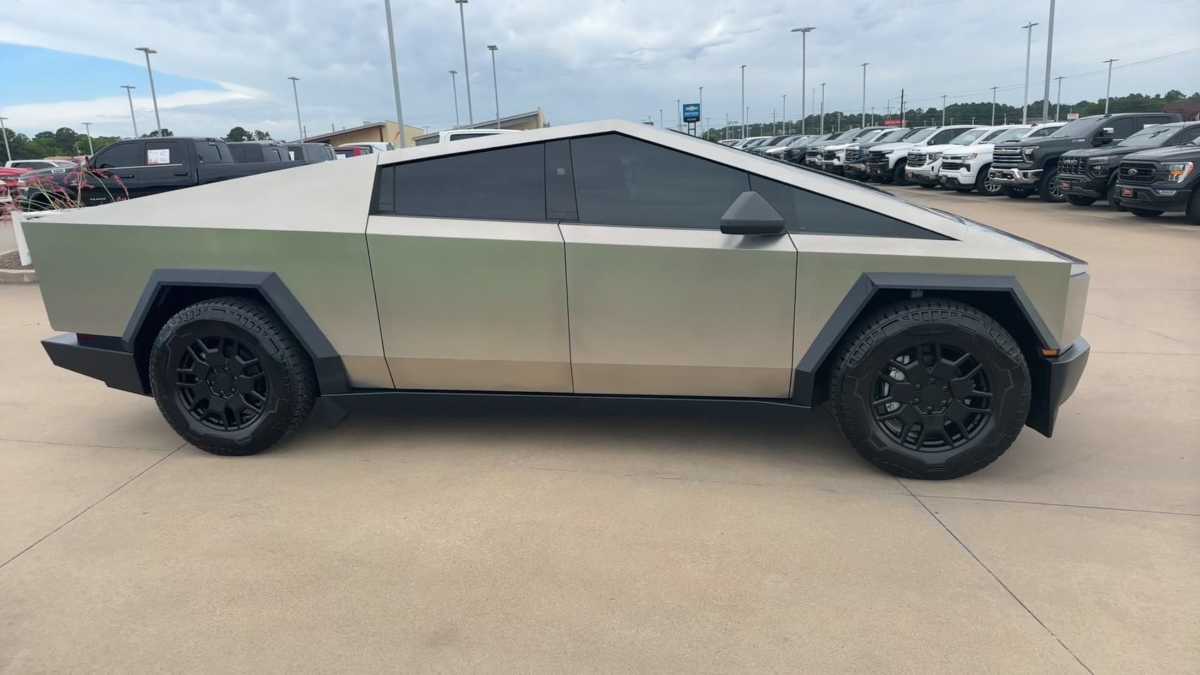 Used 2024 Tesla Cybertruck Cyberbeast with VIN 7G2CEHEE7RA041333 for sale in Longview, TX