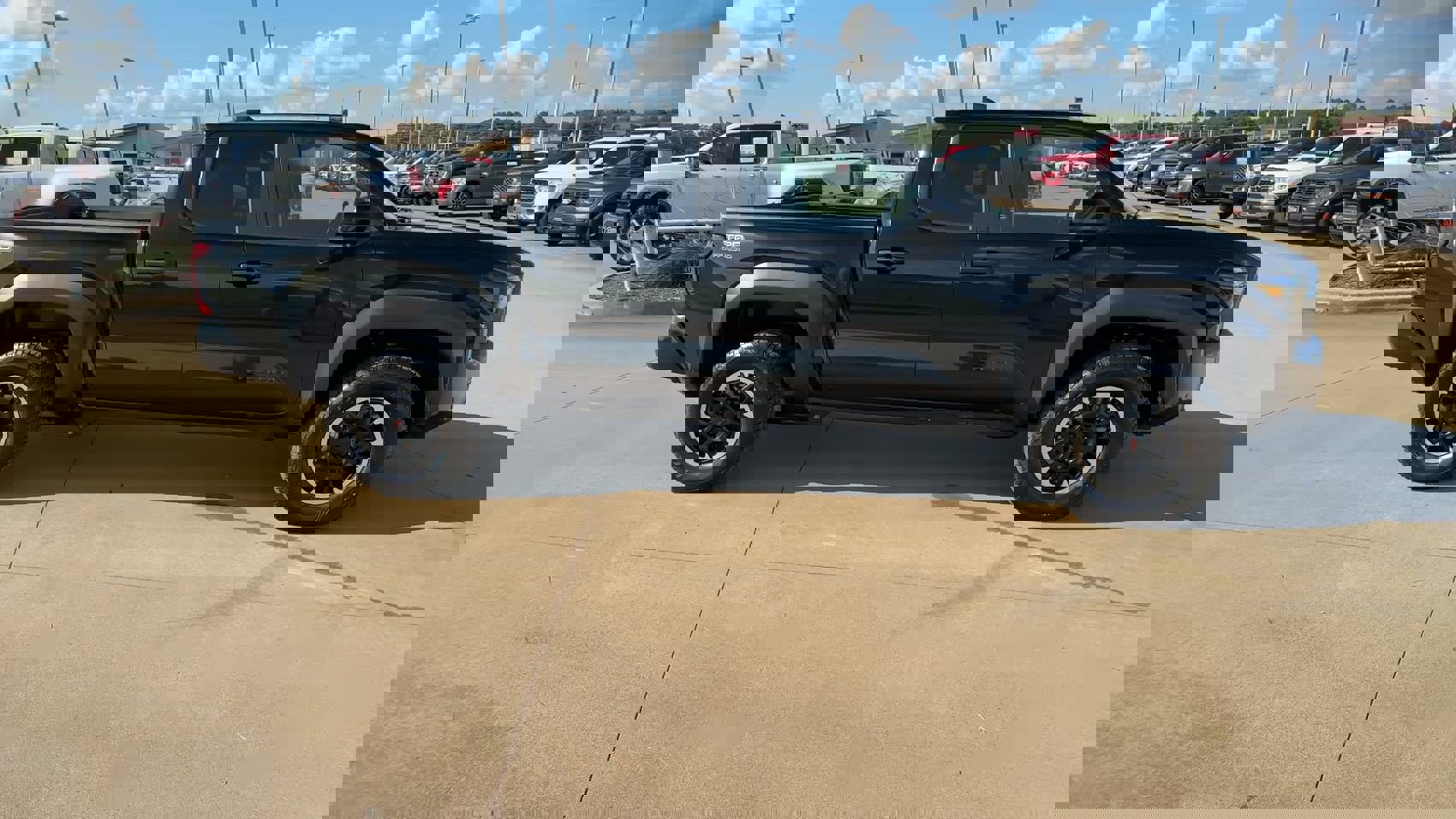 2024 Toyota Tacoma TRD Off-Road 4x4 photo 2