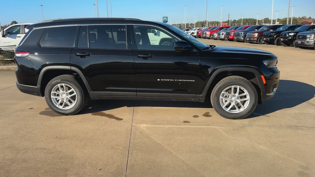 New 2025 Jeep Grand Cherokee L Laredo Sport Utility