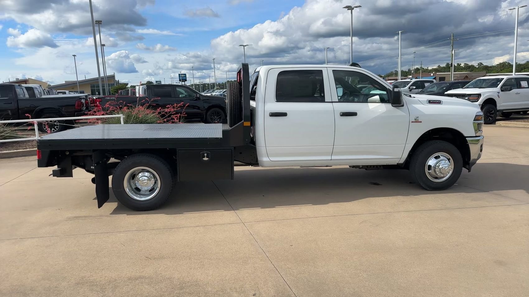 2026 RAM 3500 Chassis Tradesman - Photo 9